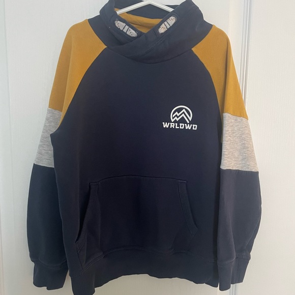 Boy size 6-8 H&M lightweight sweatshirt - Picture 5 of 5